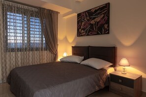 Iron/ironing board, WiFi, bed sheets