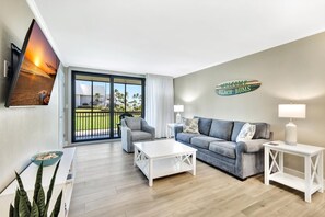 Living area - Ground floor One Bedroom Sanibel Condo with Gulf Views (Sanibel)