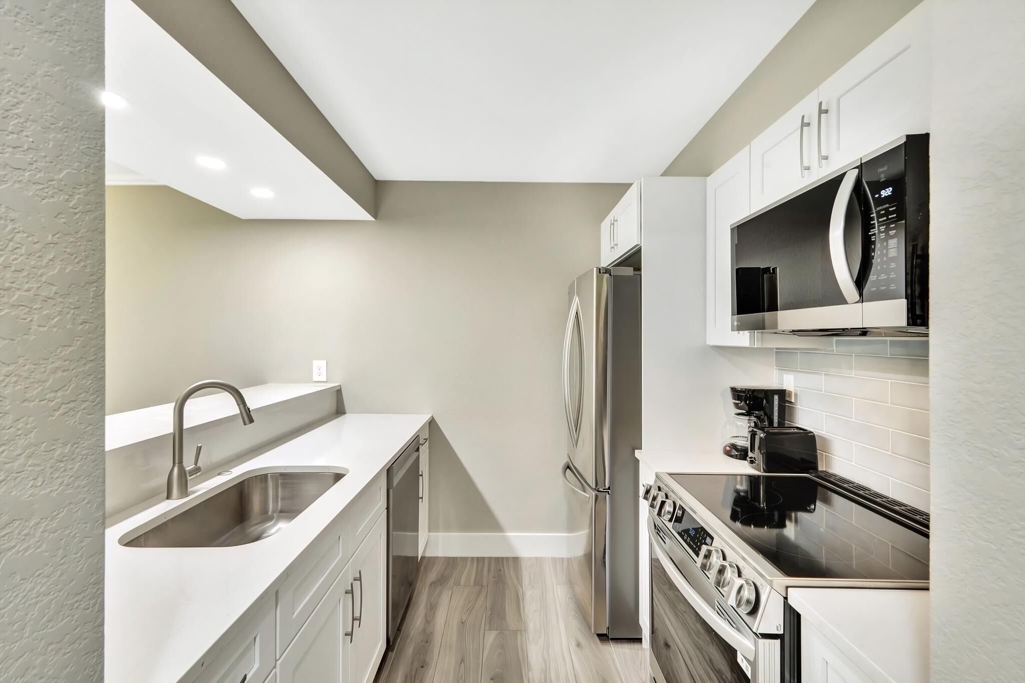 雪櫃、焗爐、爐具、洗碗機