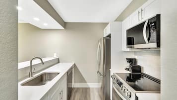 雪櫃、焗爐、爐具、洗碗機