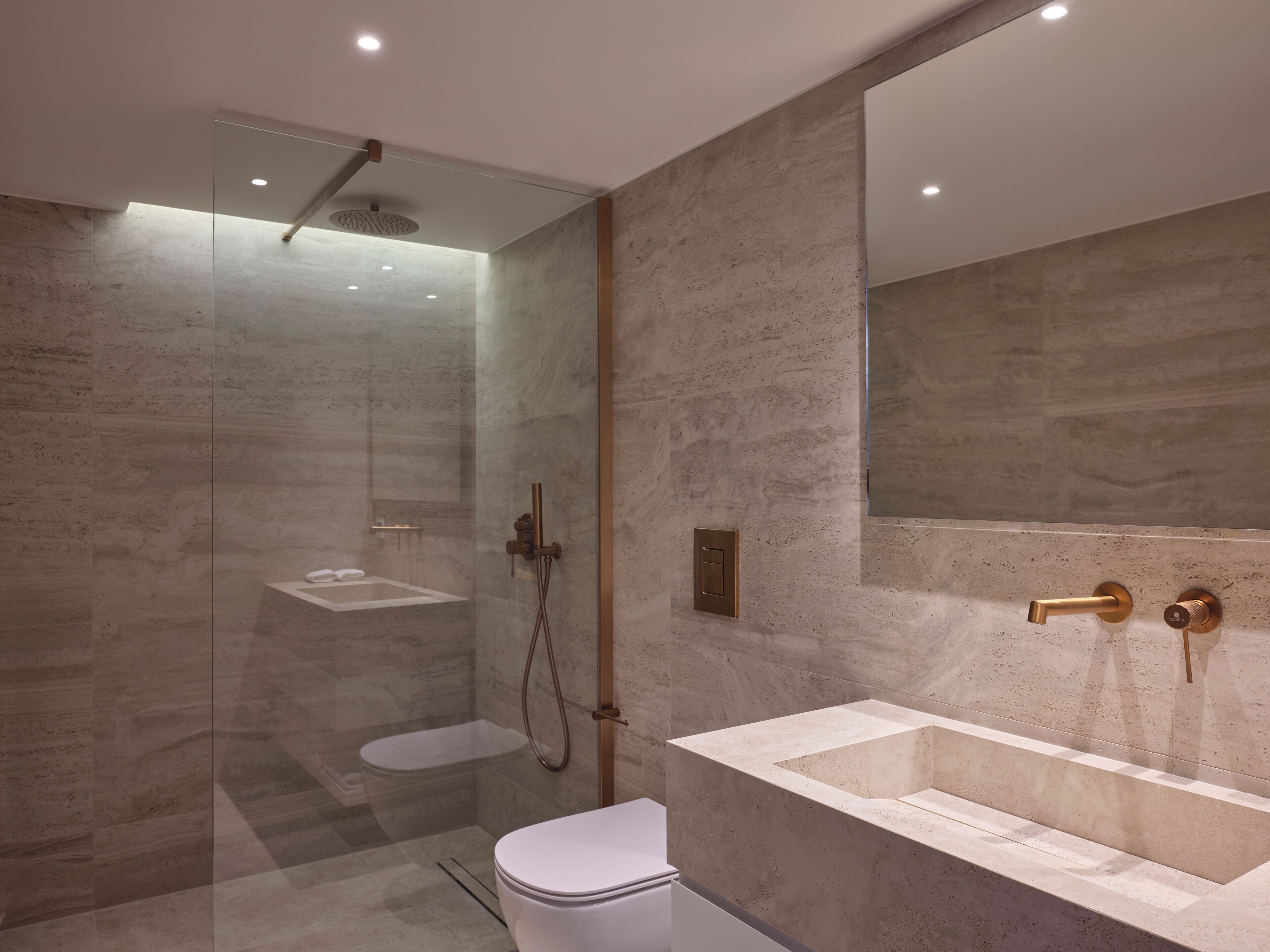 Shower, hair dryer, bathrobes, slippers