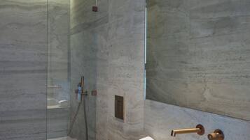Superior Double Room | Bathroom | Shower, hair dryer, bathrobes, slippers