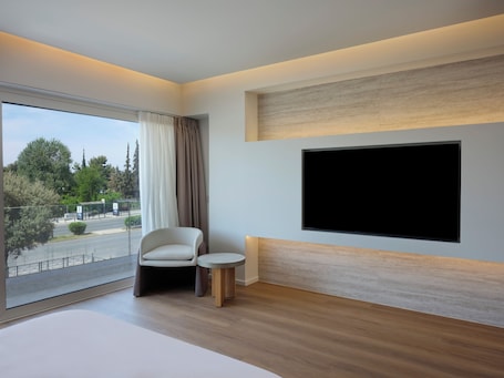 Superior Double Room | In-room safe, desk, laptop workspace, blackout drapes