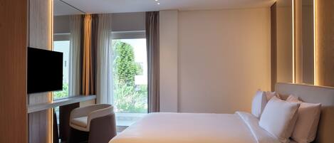 Kahden hengen standard-huone | Tallelokero huoneessa, työpöytä