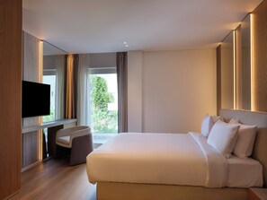 Dobbeltrom – standard | Safe på rommet, skrivebord og skrivebord for bærbar PC