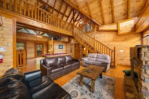 المنشأة من الداخل