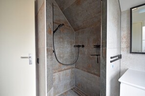 House | Bilik Mandi