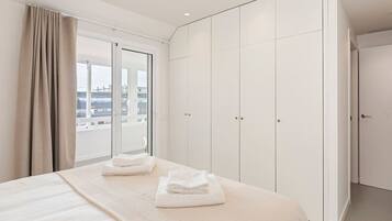 3 slaapkamers, een bureau, een strijkplank/strijkijzer, wifi