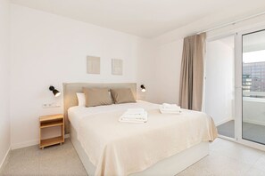 3 Schlafzimmer, Schreibtisch, Bügeleisen/Bügelbrett, WLAN