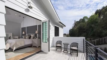 Luxury House, Multiple Beds, Pool Access, Pool View (Mandeville Canyon) | Terrace/patio