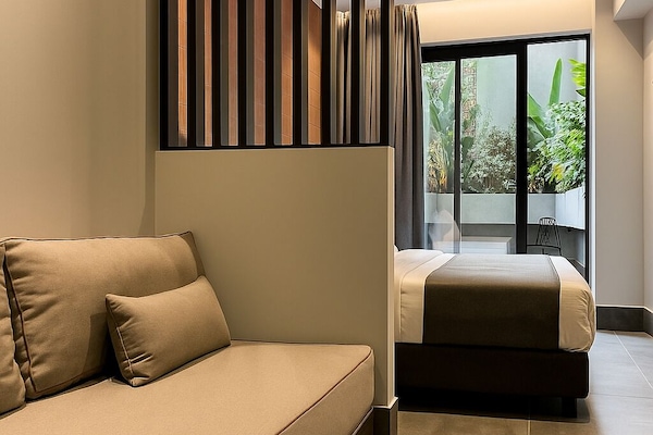 Junior Urban Garden Suite | Cortinas blackout, Wi-Fi de cortesia, roupa de cama