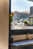 Blackout drapes, free WiFi, bed sheets