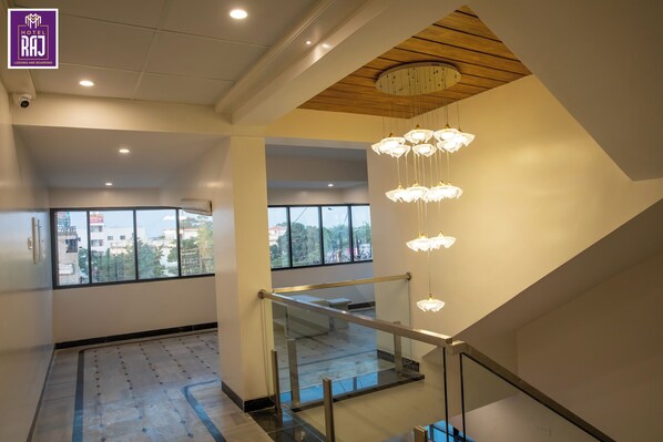 TV - Hotel Raj Lodging &Boarding (Ambajogai)