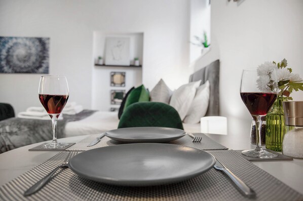 1 bedroom, iron/ironing board, free WiFi