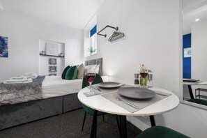Dining - WhiskAwayStays - No. 58 Studio - No. 3 (Worcester)