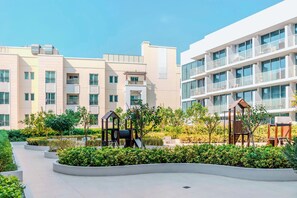 Property grounds - Spacious & Cozy Studio JVC Dubai |Summer Deals (Dubai)
