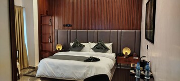 Caja de seguridad en la habitación y escritorio 