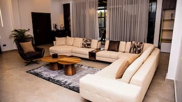 Presidential-kattohuoneisto, kaupunkinäköala | Oleskelualue