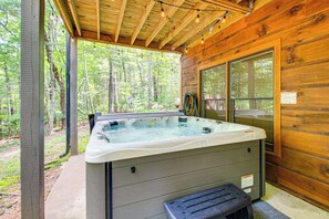 House (3 Bedrooms) | Interior - 9 Mi to Dtwn Blue Ridge: Cabin w/ Deck & Grill! (Cherry Log)
