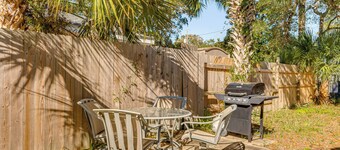 4 Mi to Beach: Spacious Fort Walton Beach Retreat!