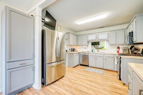 Pet-friendly Home w/ Private Hot Tub in Wilmington