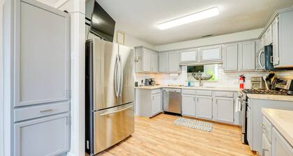 Pet-friendly Home w/ Private Hot Tub in Wilmington