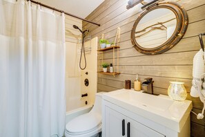 House (3 Bedrooms) | Interior - Pet-friendly Home w/ Private Hot Tub in Wilmington (Wilmington)