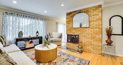 Fire Pit & Yard: Family Home in Farmington Hills!