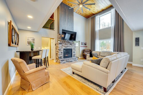 Mtn-view Gem w/ Hot Tub & Fire Pit in North Conway