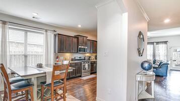 House (4 Bedrooms) | Interior