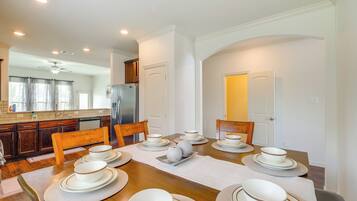 House (4 Bedrooms) | Interior