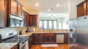 House (4 Bedrooms) | Interior