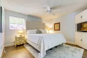 Interior - 1 Mi to Dtwn Stuart: Home w/ Pergola & Garden! (Stuart)