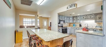 Near Golfing & Green Spaces: Florence Family Home!