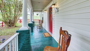 Interior - Farmhouse on 1 Acre Near Historic Dtwn Danville (Danville)