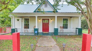 Exterior - Farmhouse on 1 Acre Near Historic Dtwn Danville (Danville)