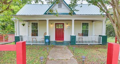 Farmhouse on 1 Acre Near Historic Dtwn Danville