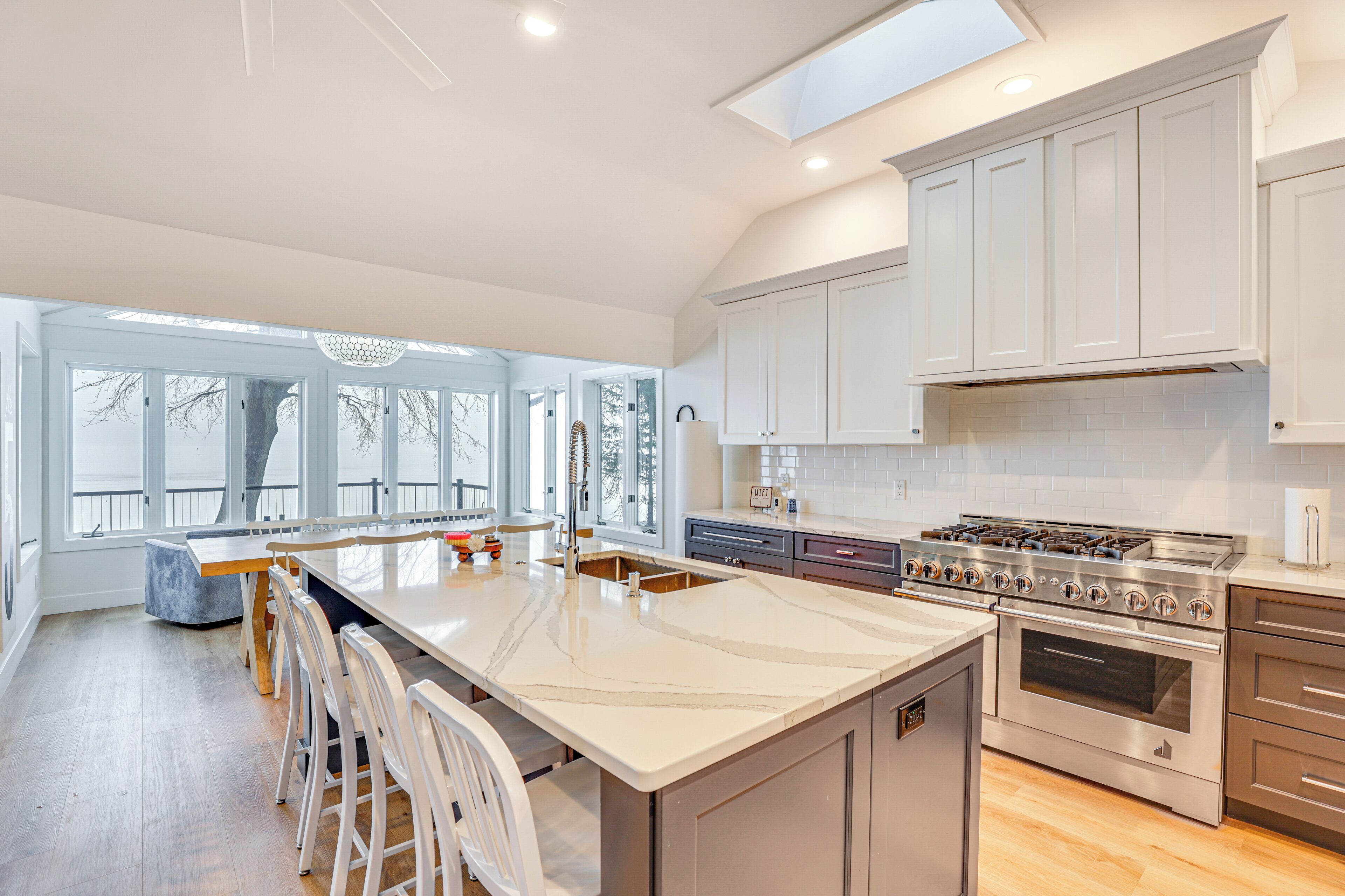 House (5 Bedrooms) | Interior