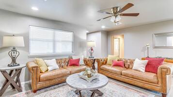 House (5 Bedrooms) | Interior