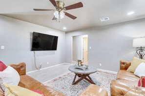 House (5 Bedrooms) | Interior