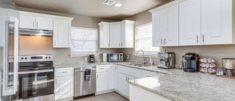 House (5 Bedrooms) | Interior