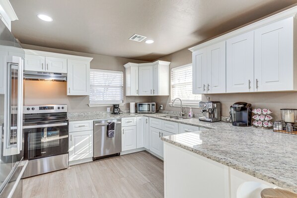 House (5 Bedrooms) | Interior