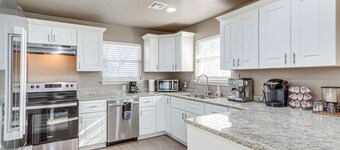 다운타운 거스리까지 4마일: 파이어 핏 있음, 가족용 집!