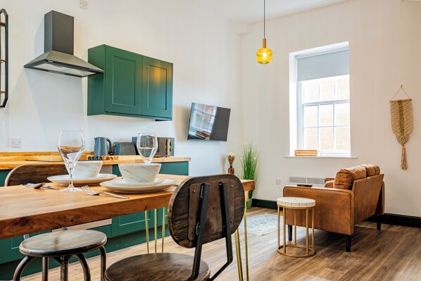 Dining - WhiskAwayStays No. 58 Studio No. 6 (Worcester)