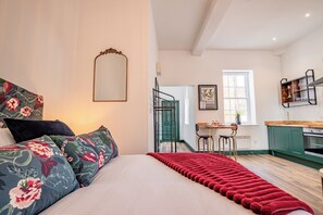 1 habitación, tabla de planchar con plancha y wifi gratis 