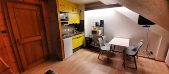 Charming studio cabin with mountain view