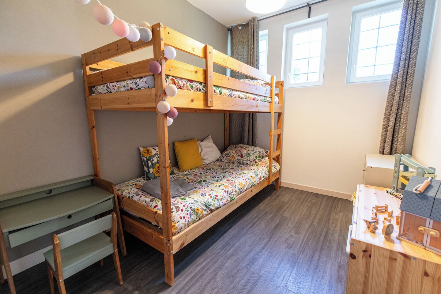 3 bedrooms, desk, travel crib, free WiFi