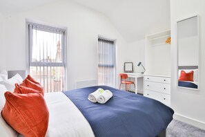 House, 2 Bedrooms, Kitchen | 2 bedrooms, desk, laptop workspace, iron/ironing board - Modern 2 Bed House - Sleeps 4 (Cardiff)