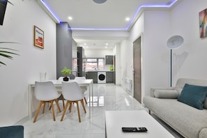 Living area - Modern 2 Bed House - Sleeps 4 (Cardiff)