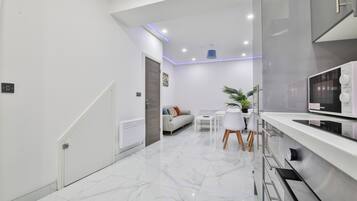 House, 2 Bedrooms, Kitchen | Private kitchen | Full-sized fridge, microwave, oven, stovetop